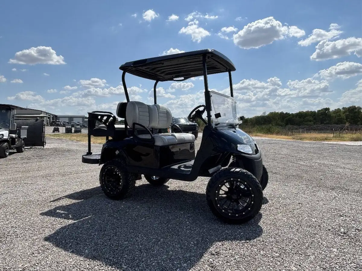 2020 E-Z-GO RXV photo 9