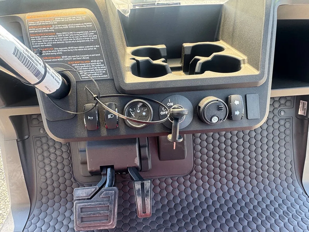 2027 E-Z-GO RXV RXV VALOR 4 S+ Kawasaki EFI GAS photo 10