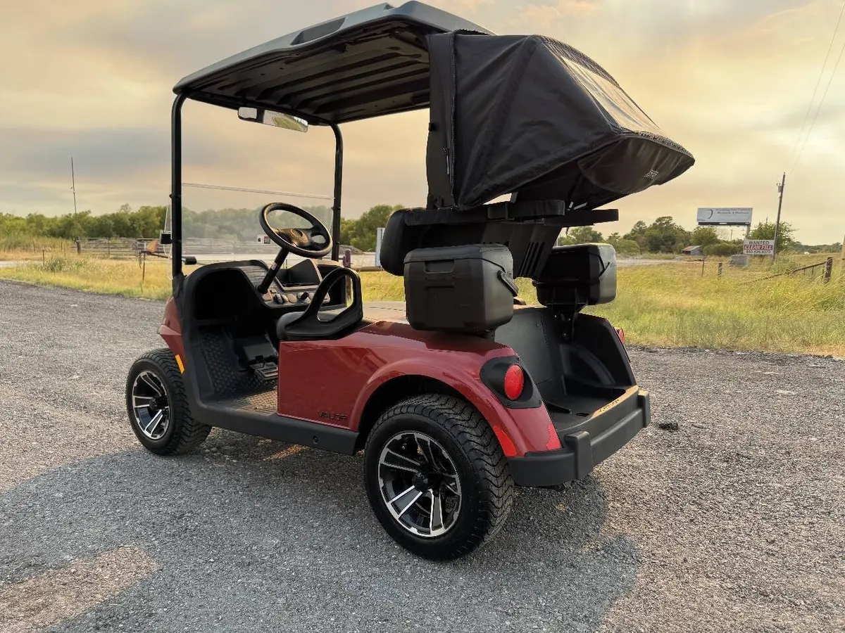 2025 E-Z-GO Valor photo 10