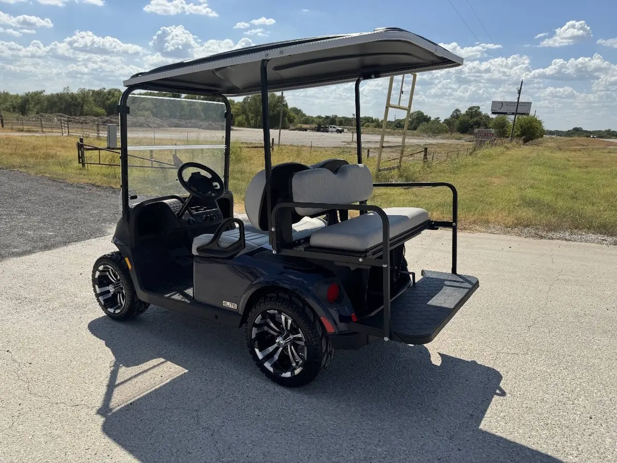 2025 E-Z-GO RXV ELiTE Lithium photo 10