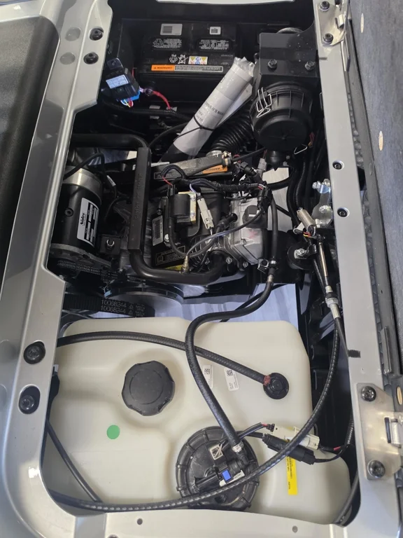2027 E-Z-GO RXV Valor 2 photo 4