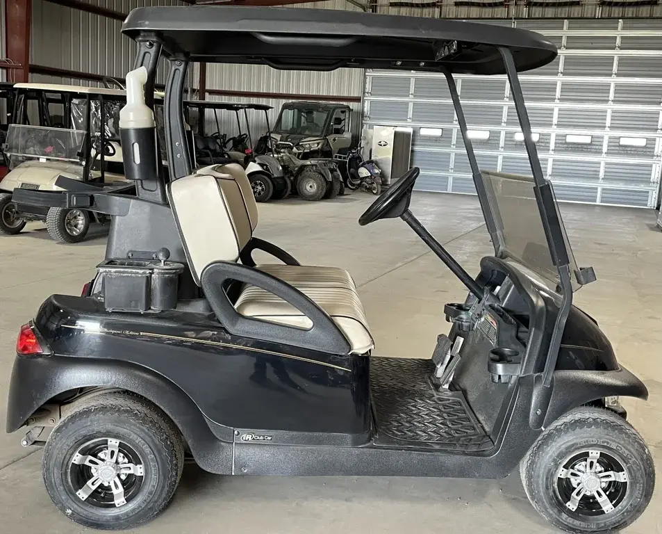 2005 Club Car Precedent Electric photo 1