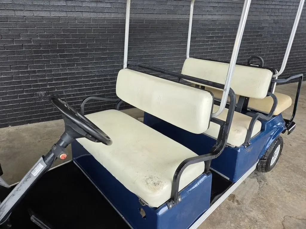 2018 Club Car Villager photo 2