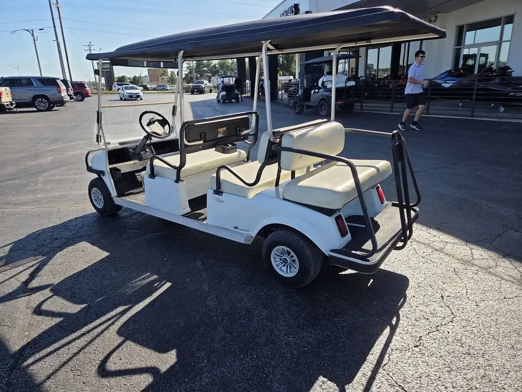 2018 Club Car Villager photo 7