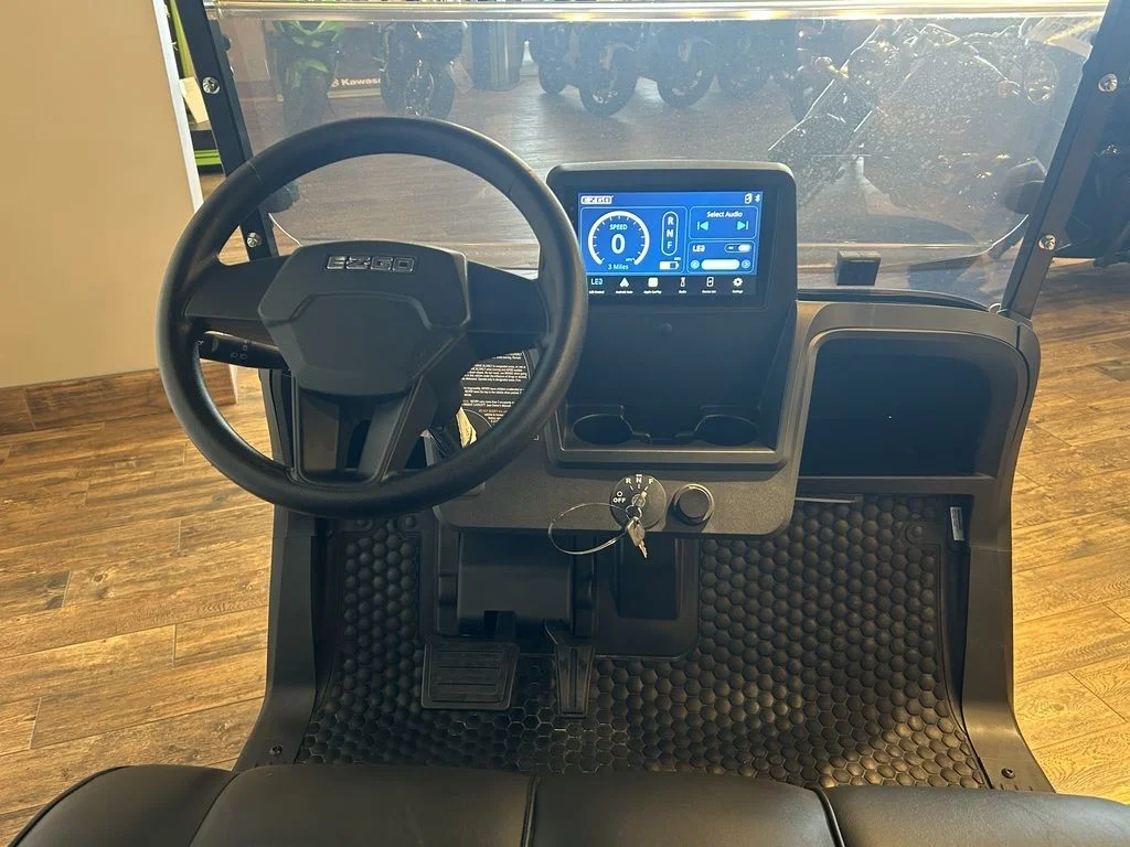 2026 E-Z-GO RXV photo 7
