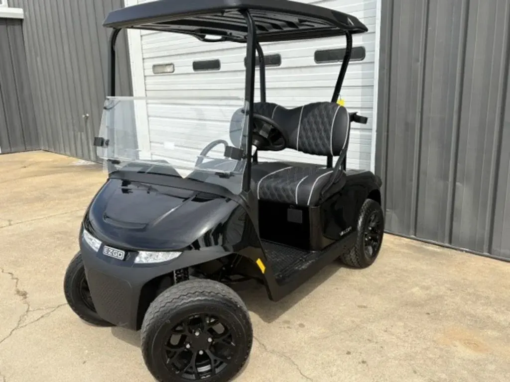 2027 E-Z-GO RXV 2 Valor S 13.5 Gas Black photo 2