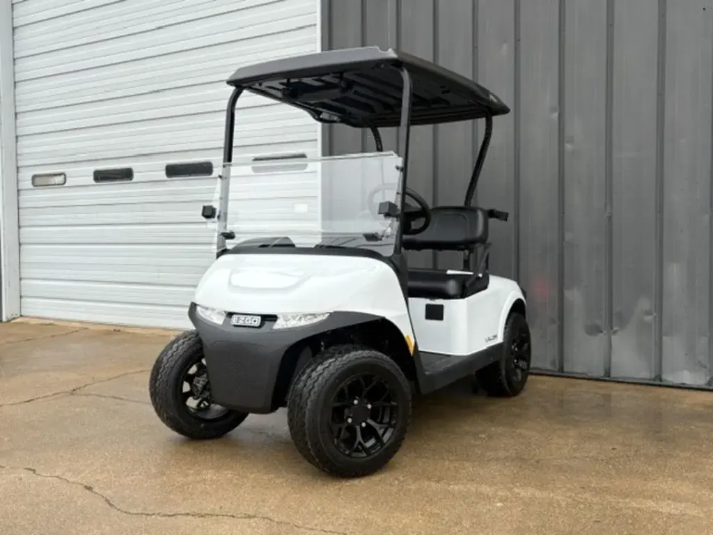 2027 E-Z-GO RXV 2 Valor S + 13.5 Gas Bright White photo 1
