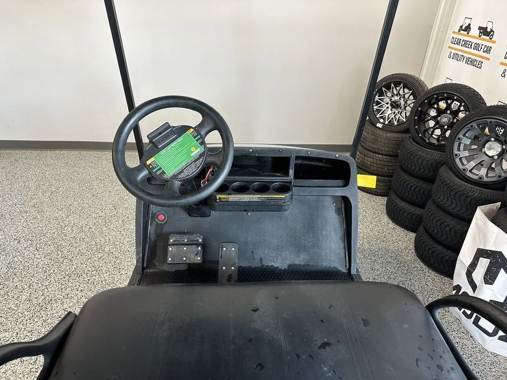 2022 E-Z-GO Valor photo 4