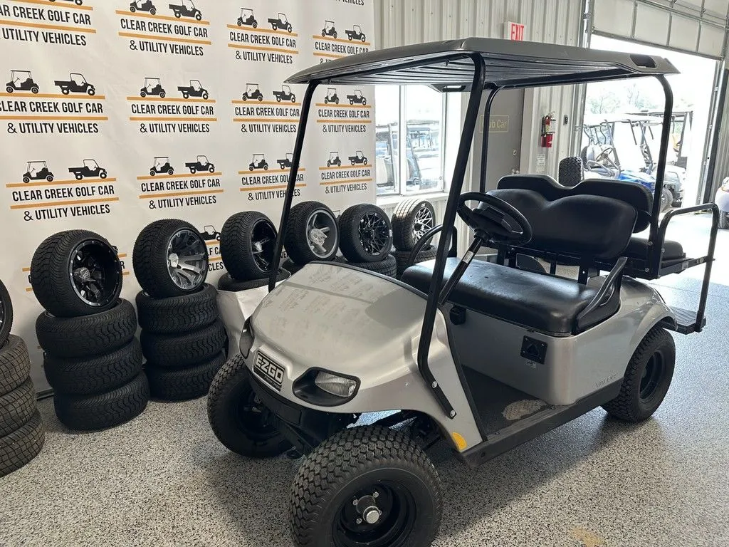 2022 E-Z-GO Valor photo 2