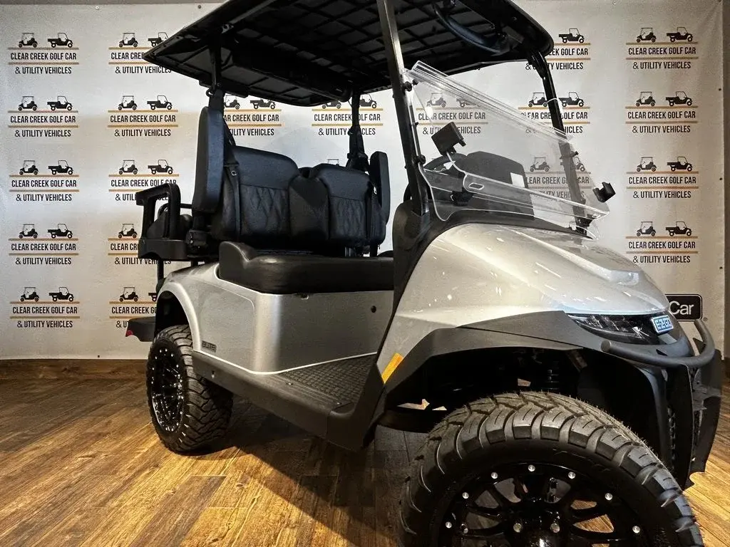 2026 E-Z-GO RXV ELiTE Lithium photo 1