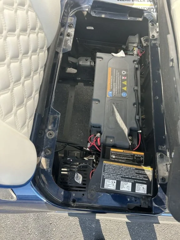 2021 E-Z-GO RXV photo 6