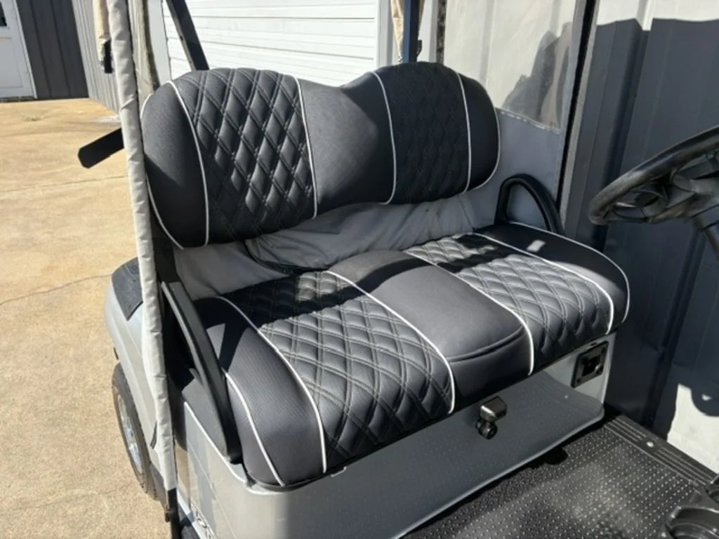 2015 E-Z-GO RXV photo 6