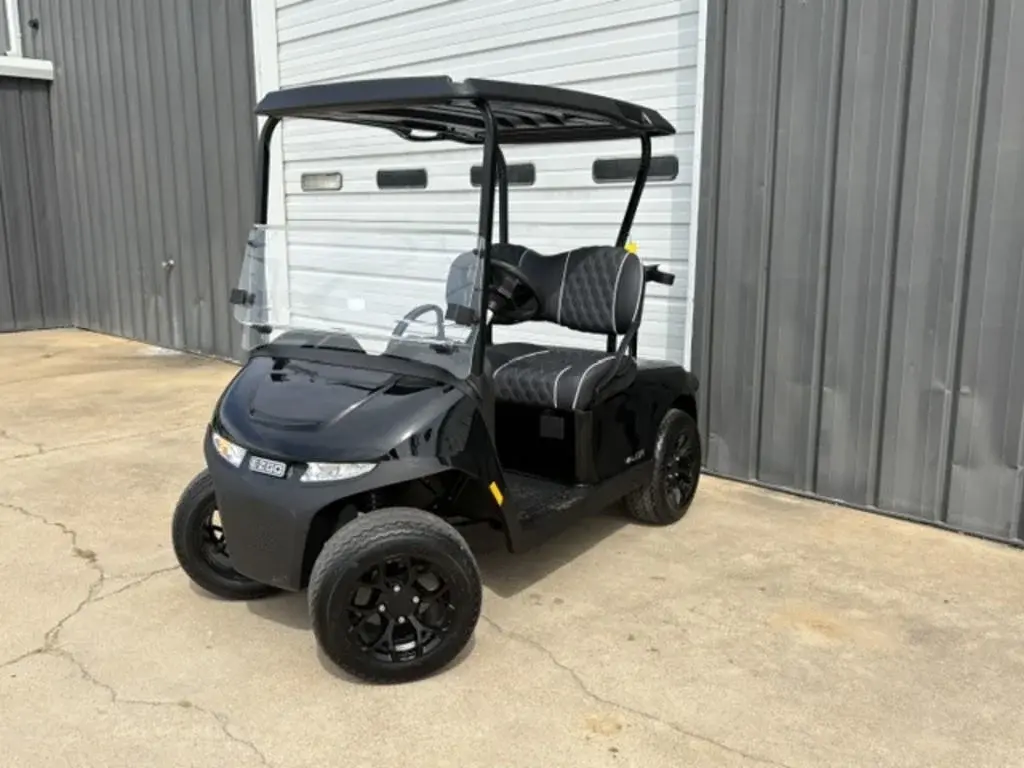 2027 E-Z-GO RXV 2 Valor S 13.5 Gas Black photo 9