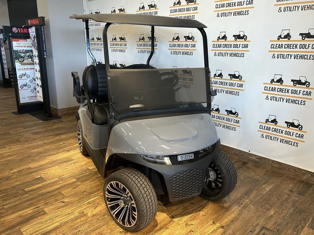 2026 E-Z-GO RXV photo 2