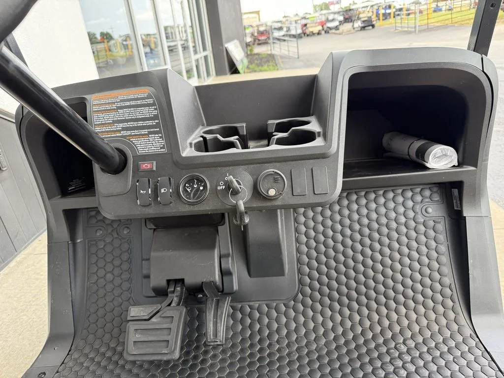 2025 E-Z-GO Freedom photo 6