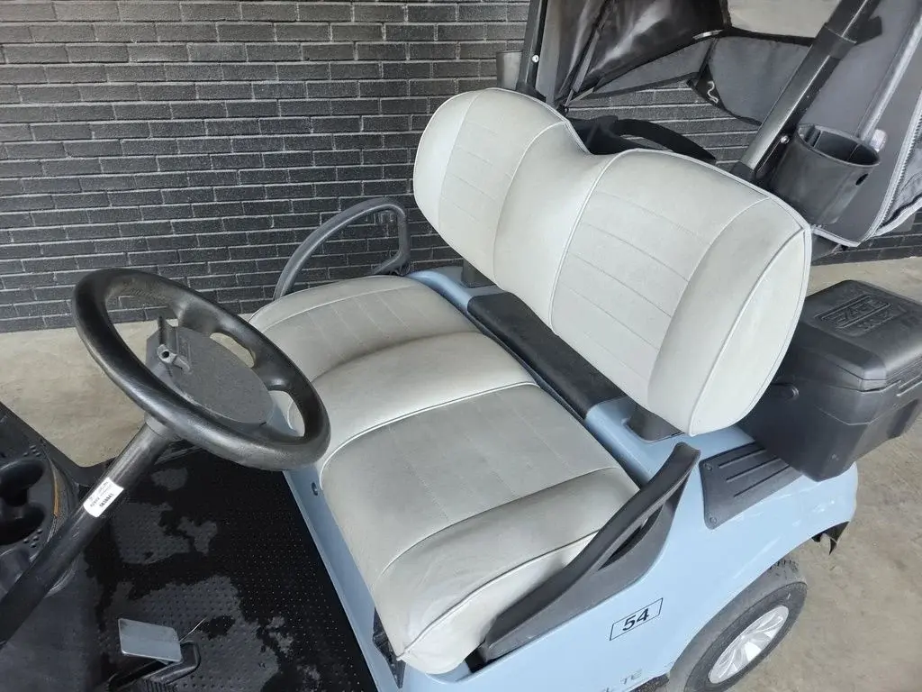 2022 E-Z-GO RXV photo 2