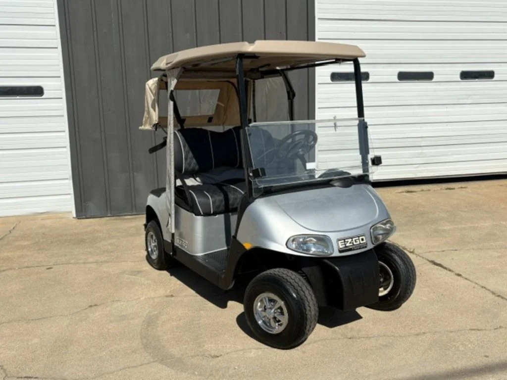 2015 E-Z-GO RXV photo 8