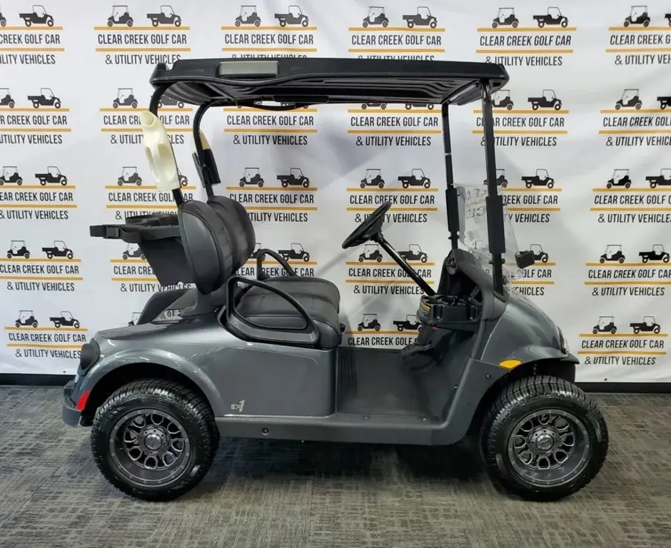 2023 E-Z-GO RXV photo 1