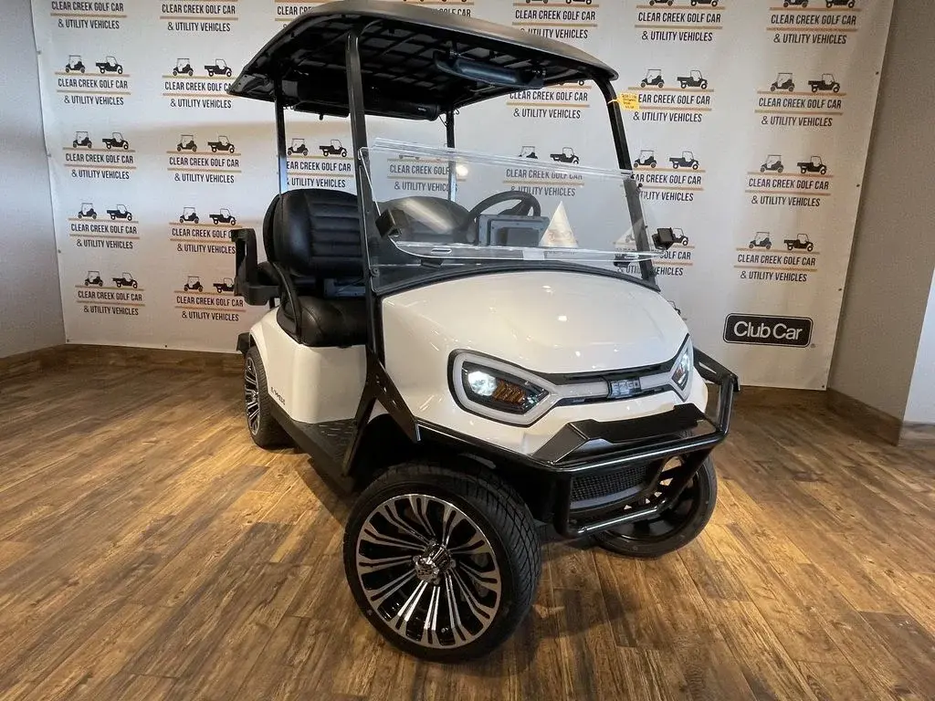 2027 E-Z-GO Express photo 1