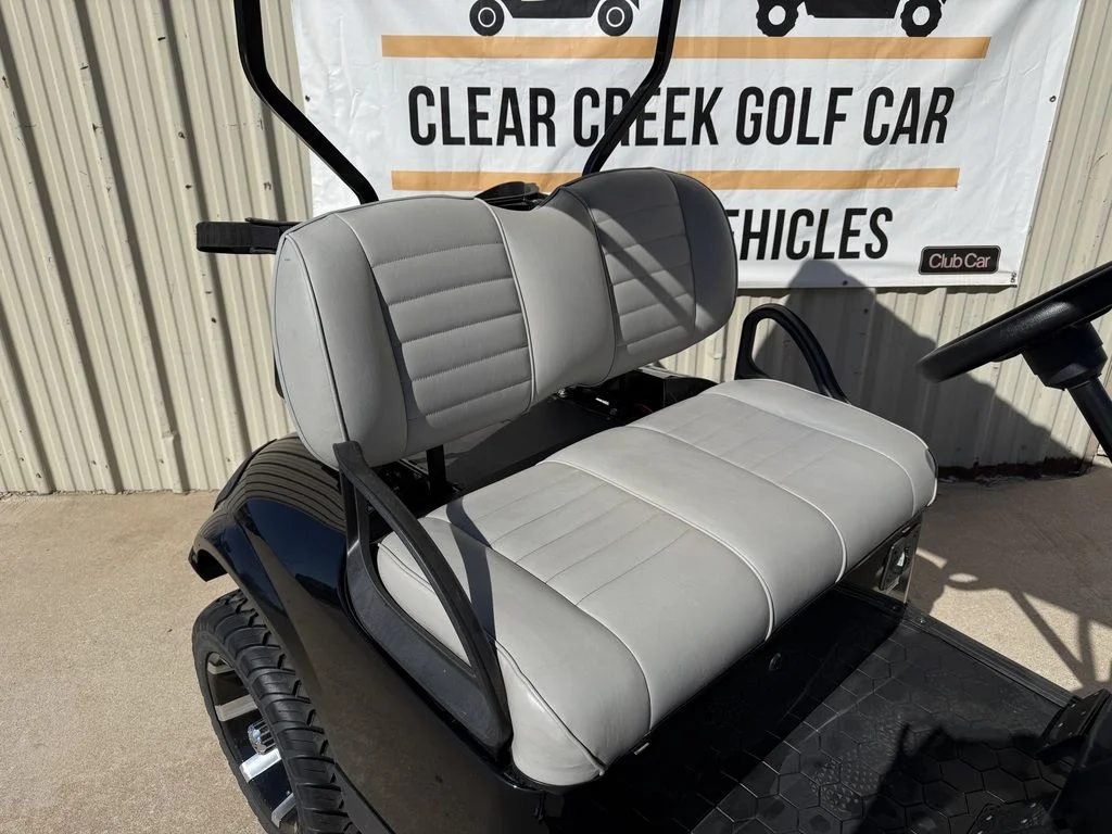 2022 E-Z-GO RXV ELiTE Lithium photo 2
