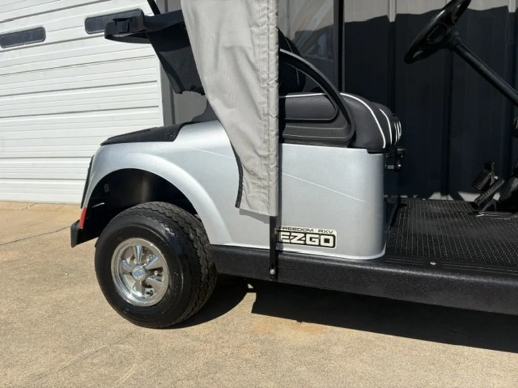 2015 E-Z-GO RXV photo 7