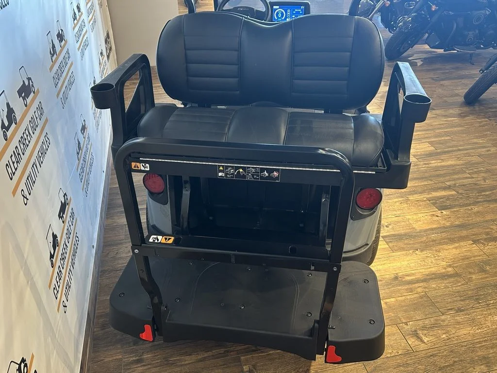 2026 E-Z-GO RXV photo 5