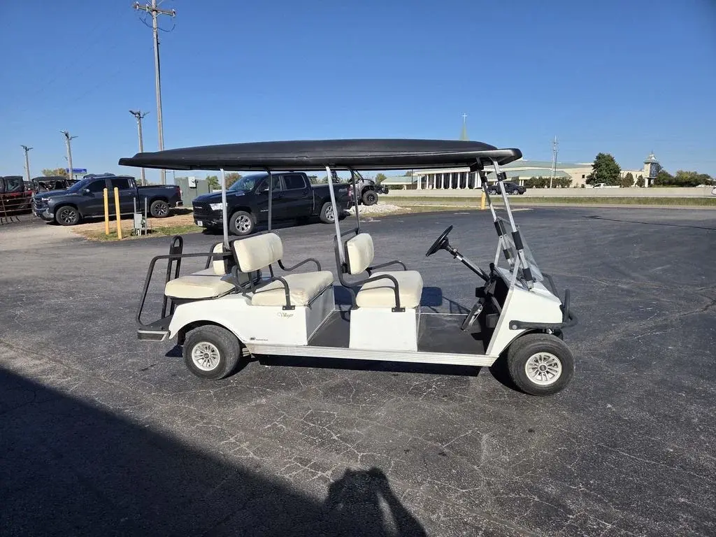2018 Club Car Villager photo 5