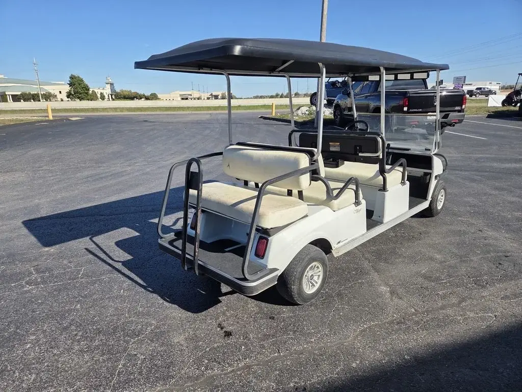 2018 Club Car Villager photo 6