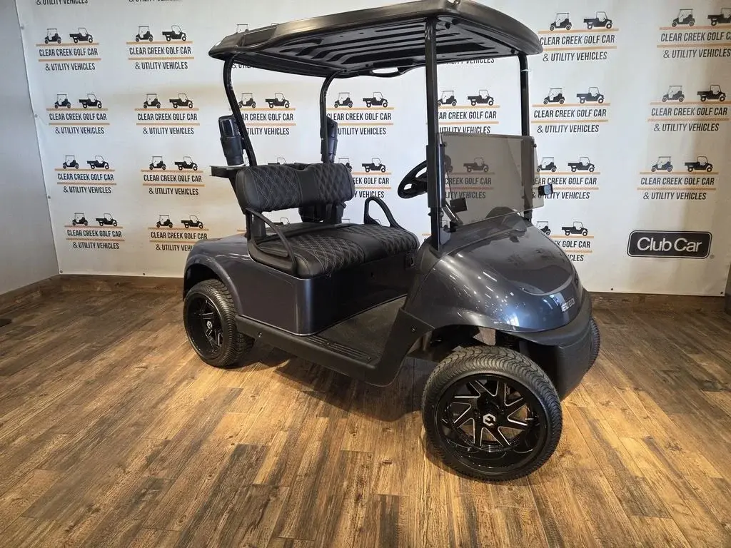 2022 E-Z-GO RXV photo 1