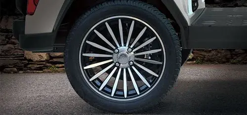 2025 Evolution D-MAX GT4 photo 3