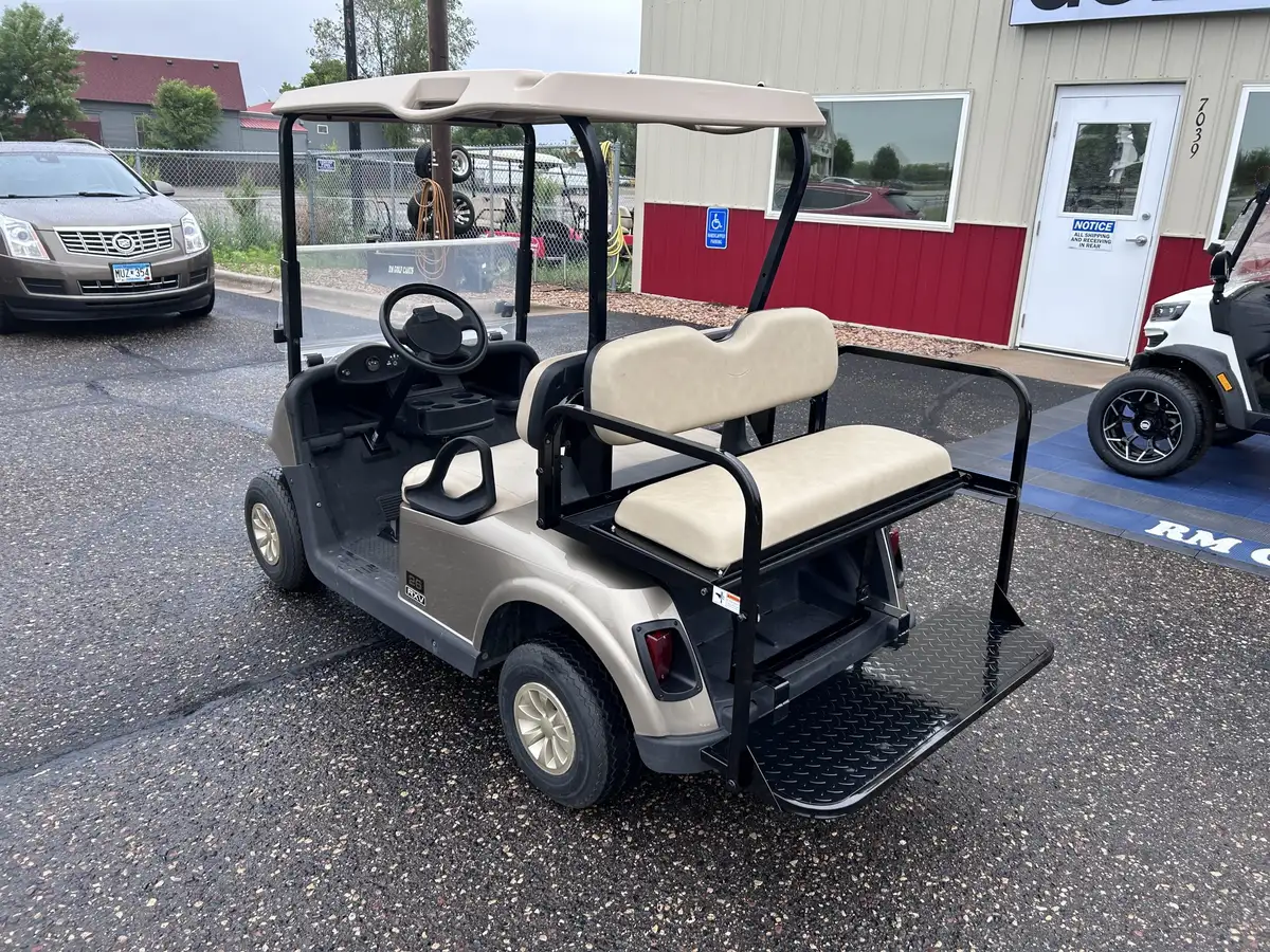 2019 E-Z-GO RXV photo 10