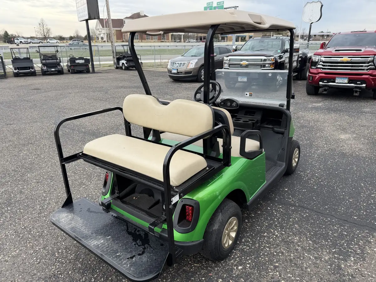 2019 E-Z-GO RXV photo 9