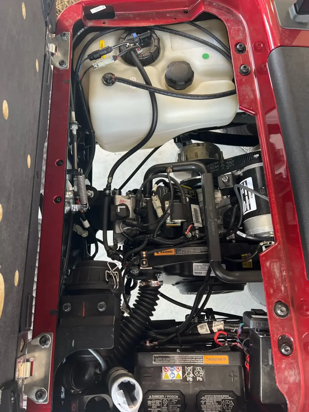 2027 E-Z-GO RXV VALOR GAS EFI PTV photo 3