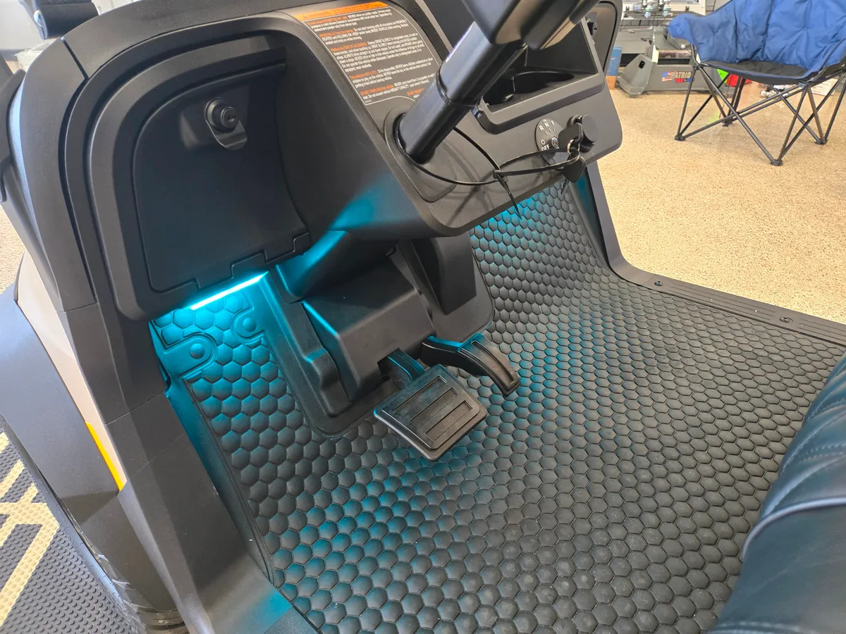 2026 E-Z-GO RXV ELiTE Lithium photo 6