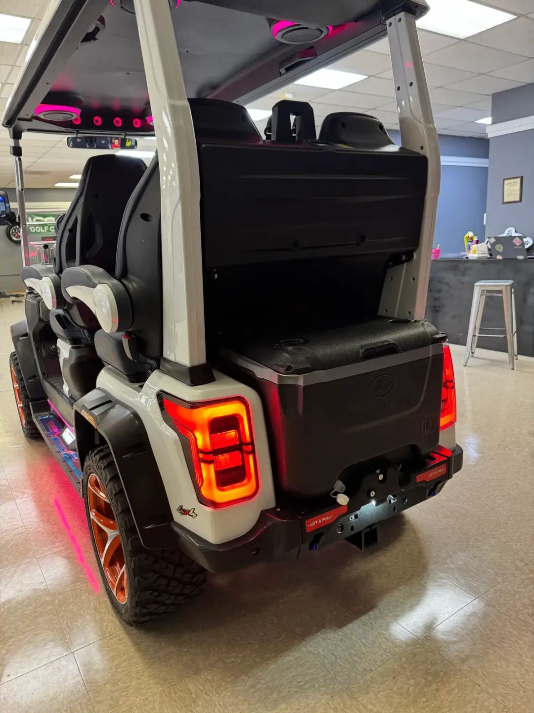 2025 Evolution XT4 photo 10