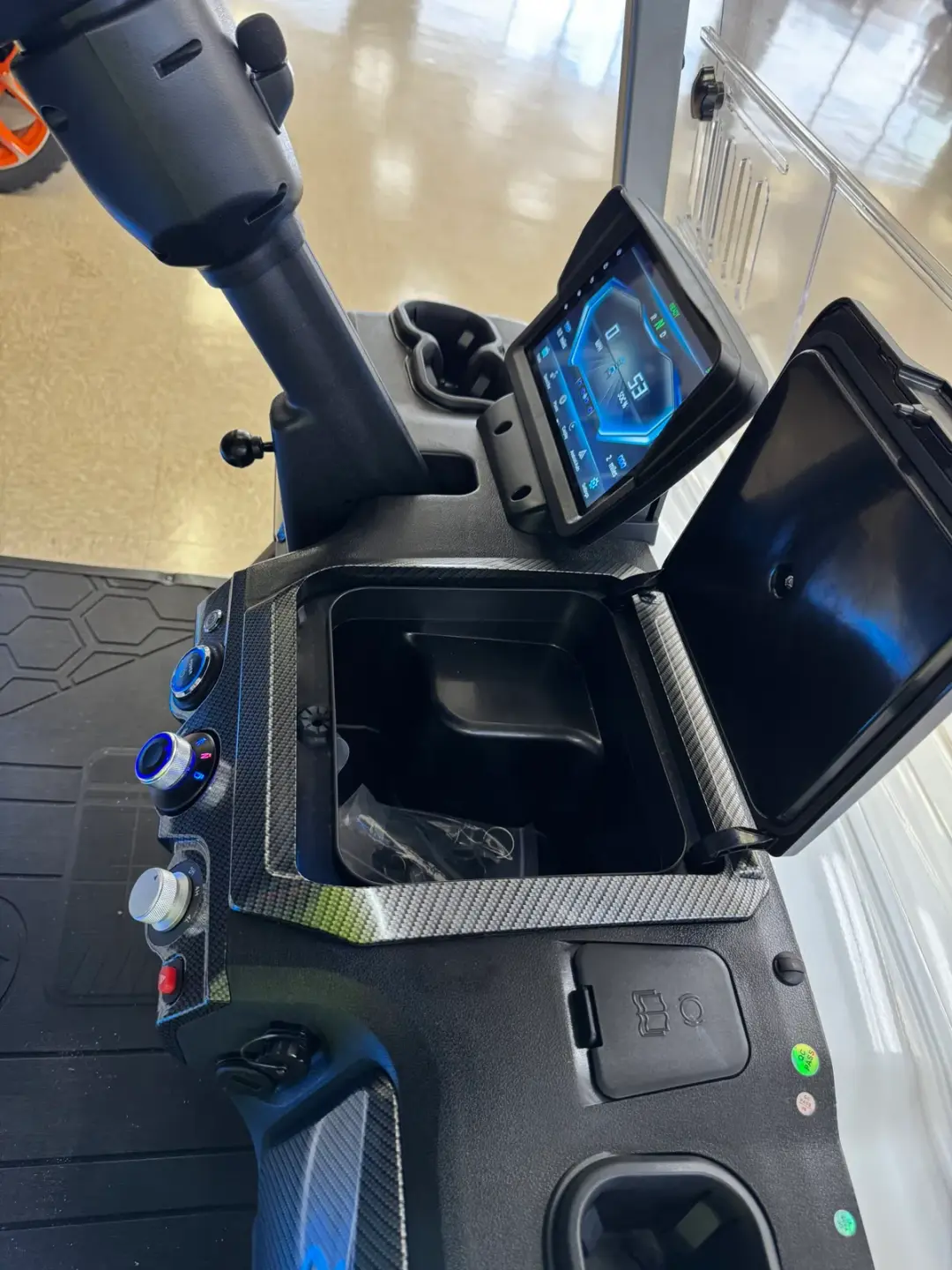2025 Evolution XT4 photo 2