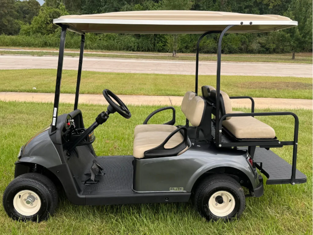 2021 E-Z-GO RXV photo 2
