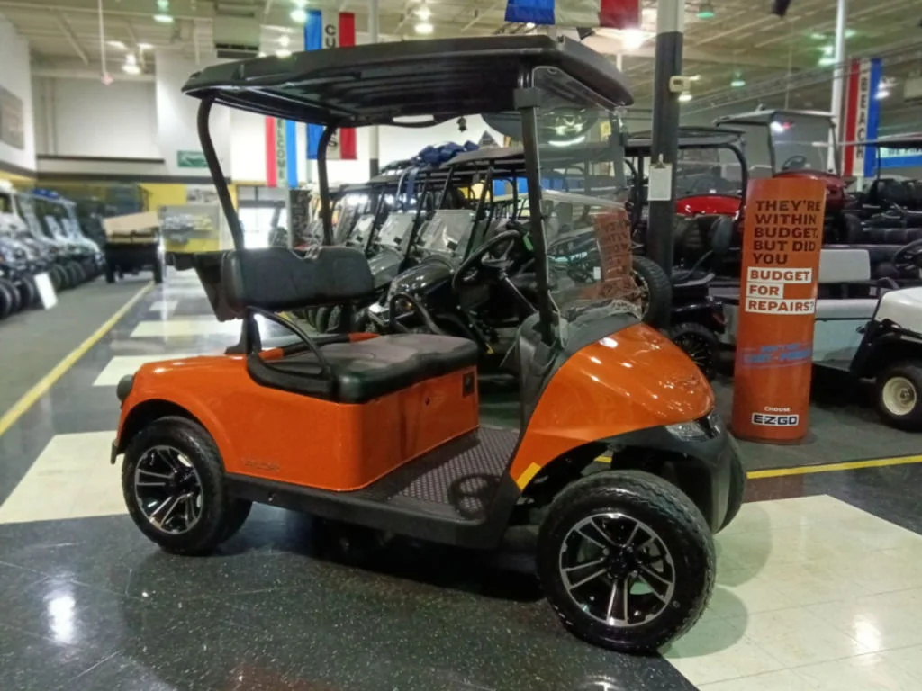 2025 E-Z-GO Valor photo 2