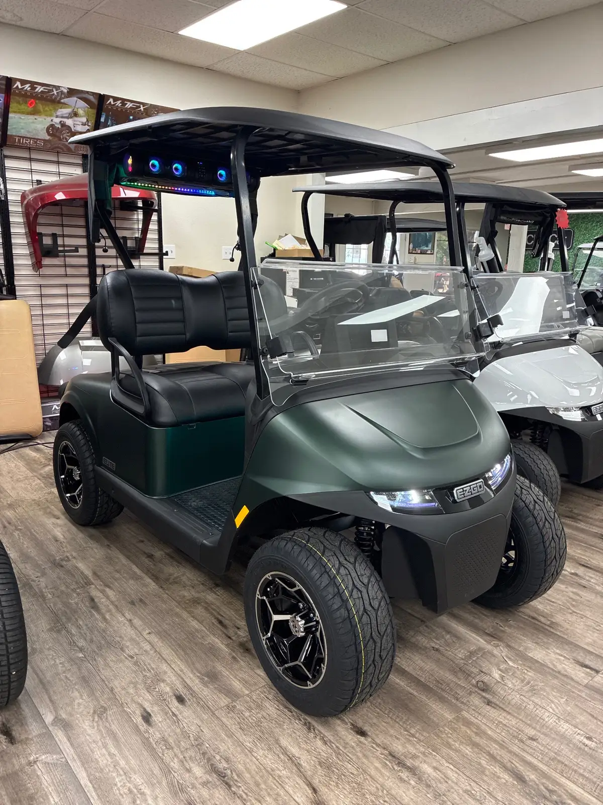 2026 E-Z-GO RXV ELiTE Lithium photo 6