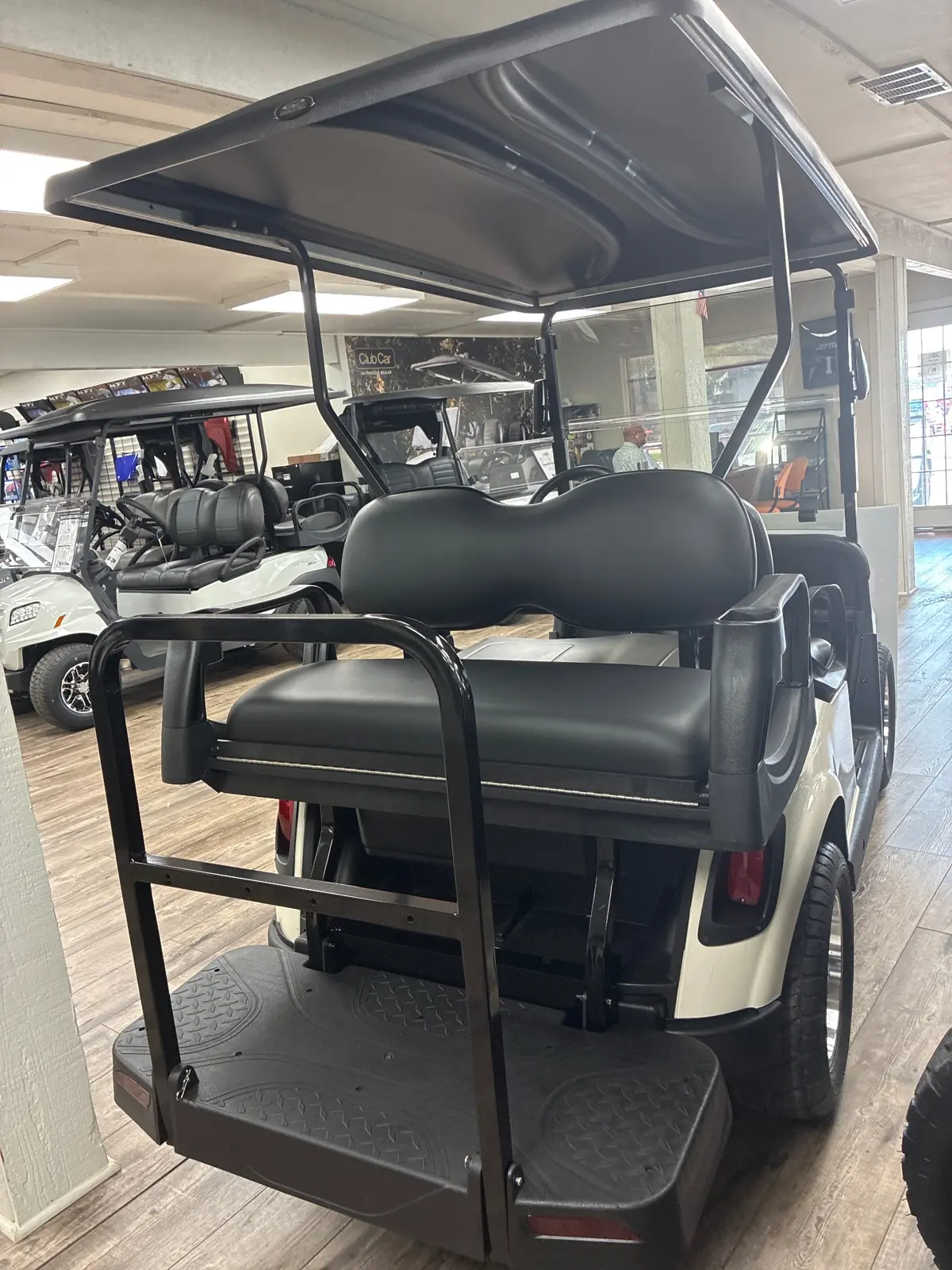 2023 E-Z-GO RXV ELiTE Lithium photo 3