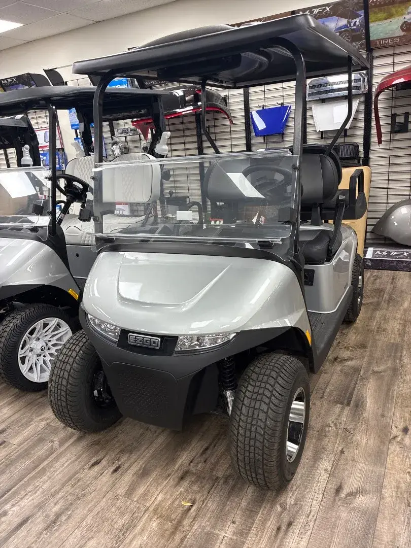 2025 E-Z-GO RXV 2+2 photo 1