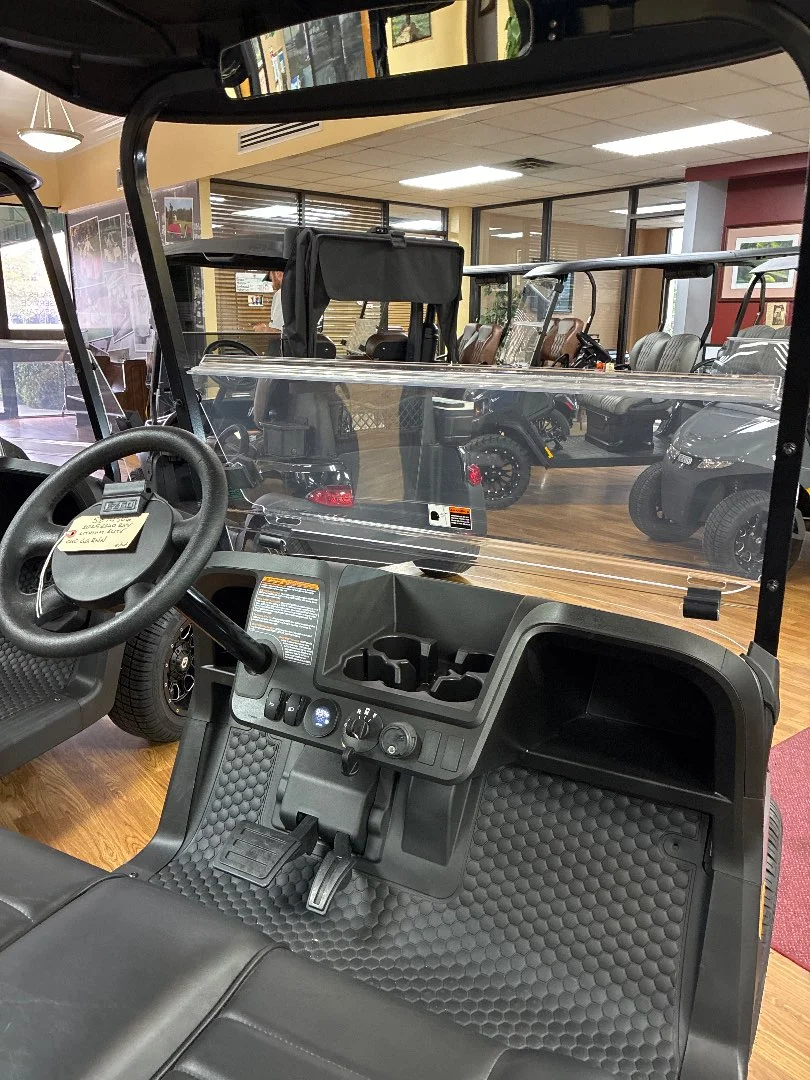 2025 E-Z-GO RXV photo 4