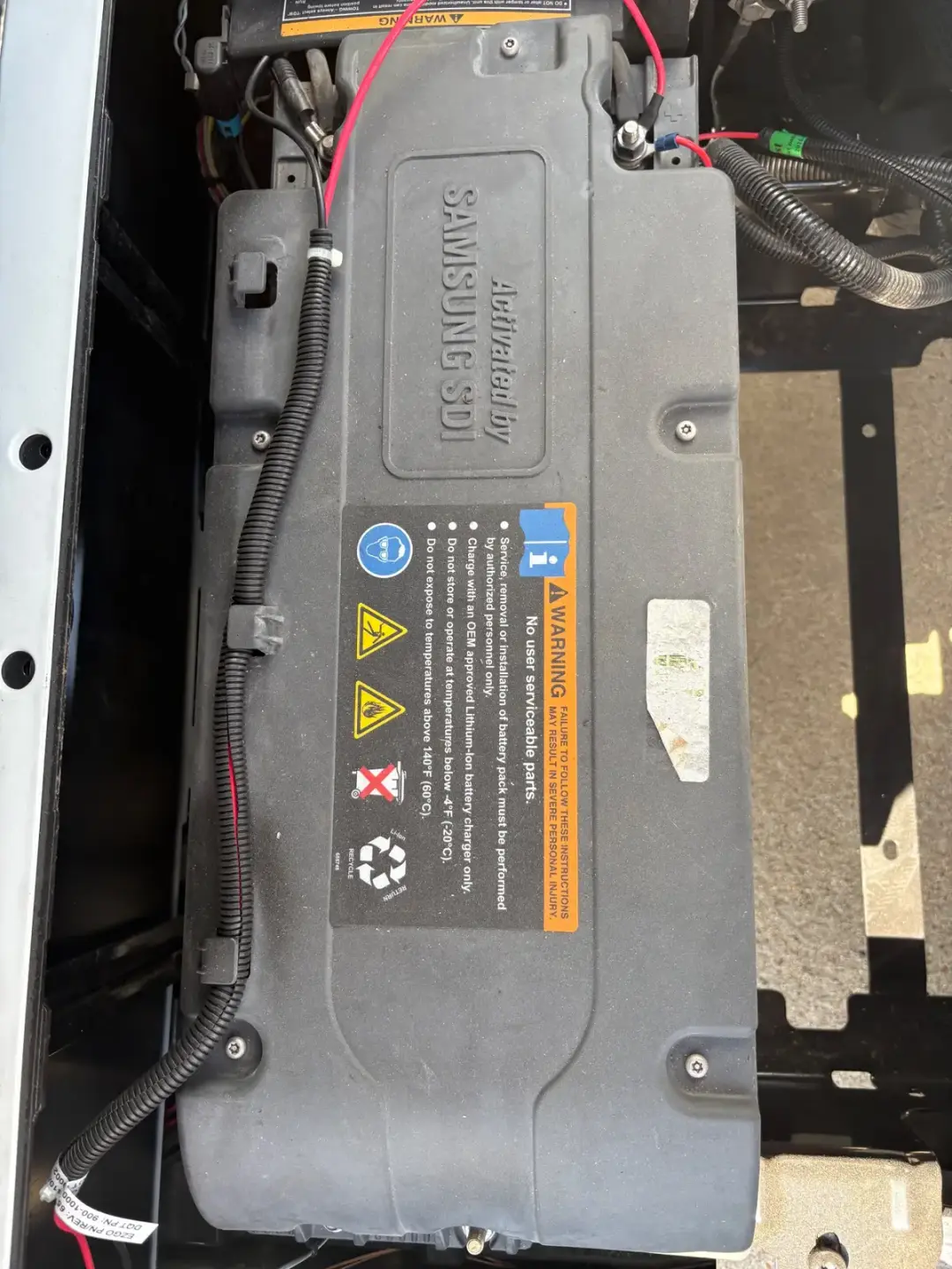 2021 E-Z-GO RXV photo 3