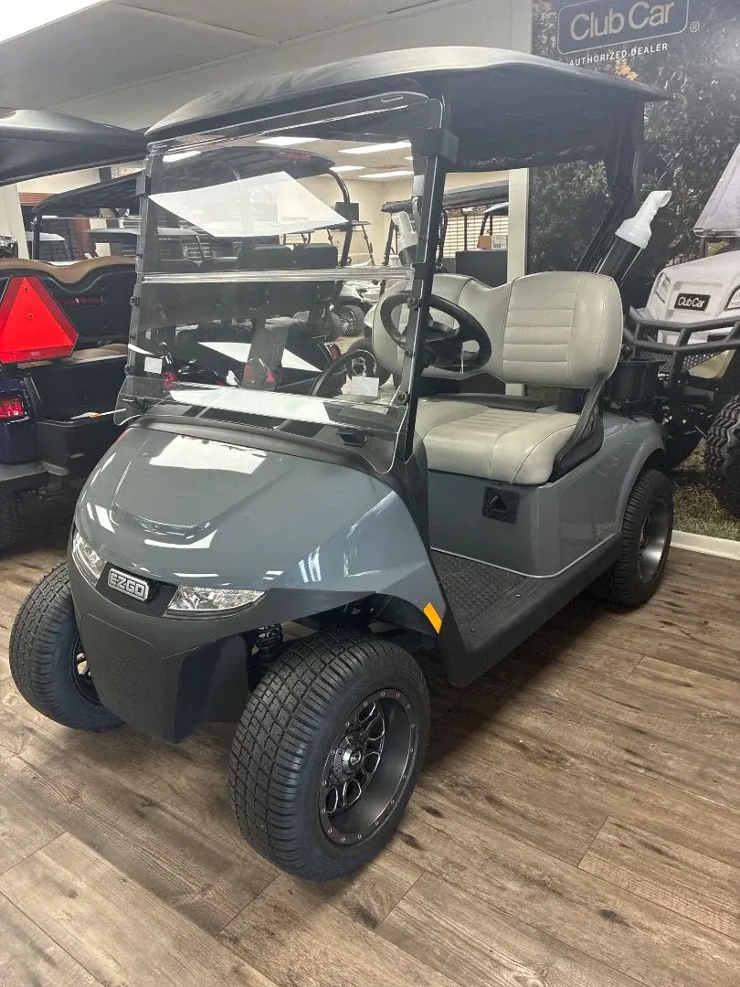 2025 E-Z-GO RXV photo 1