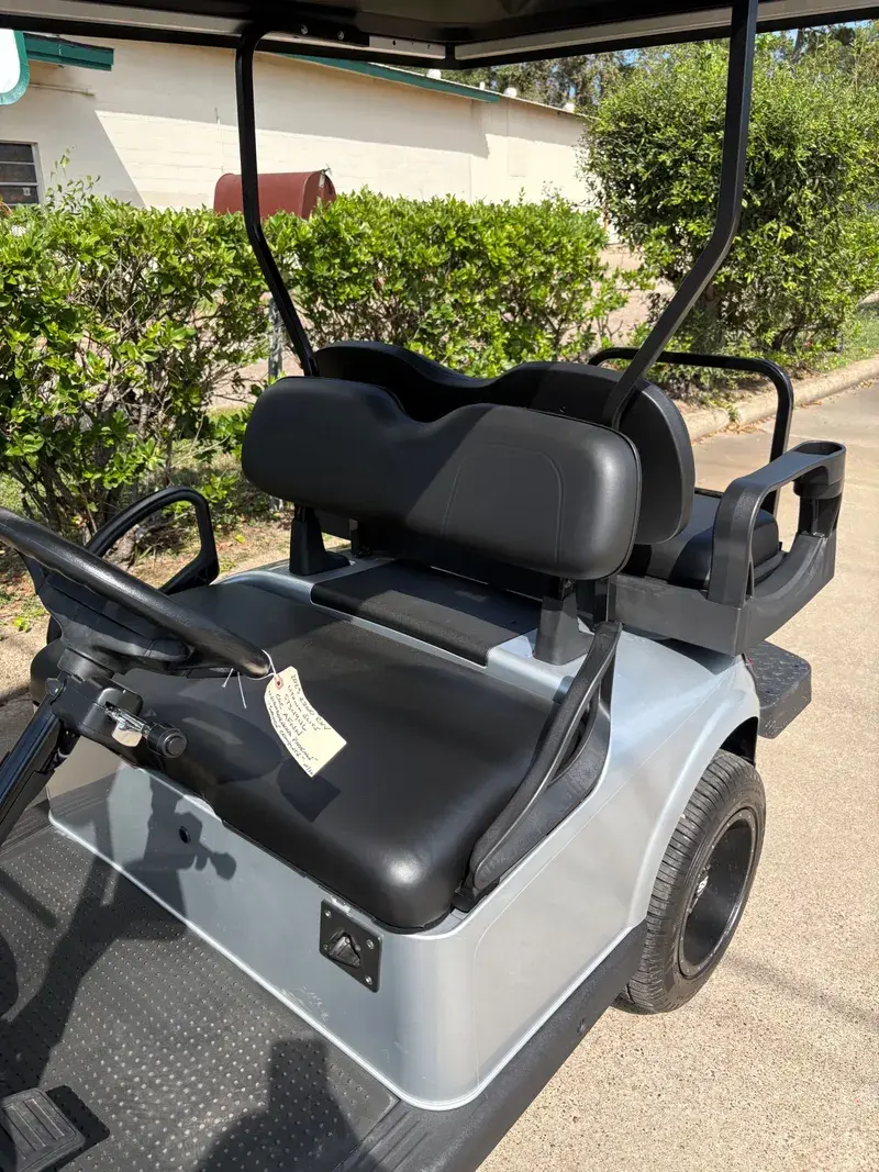 2023 E-Z-GO RXV ELiTE Lithium photo 3