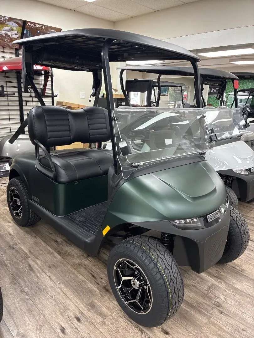 2026 E-Z-GO RXV ELiTE Lithium photo 1
