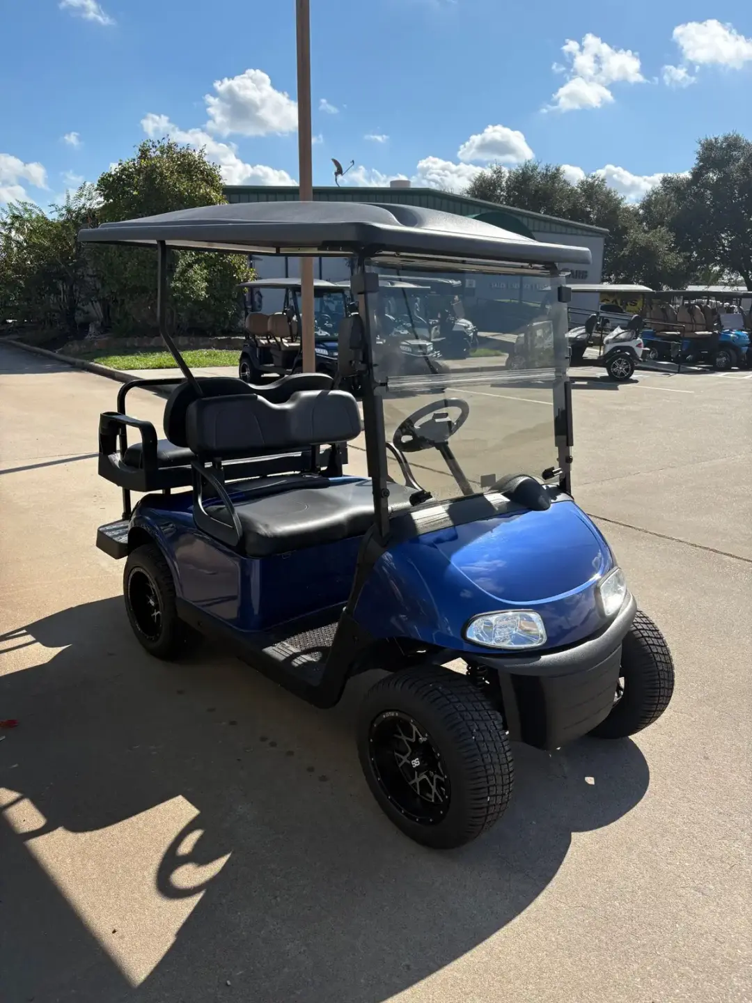 2022 E-Z-GO RXV 2+2 photo 4