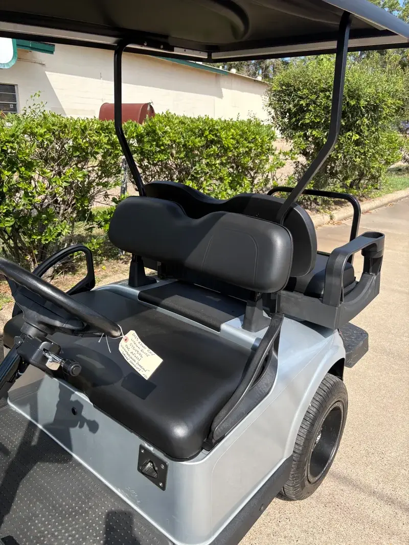 2023 E-Z-GO RXV ELiTE Lithium photo 4