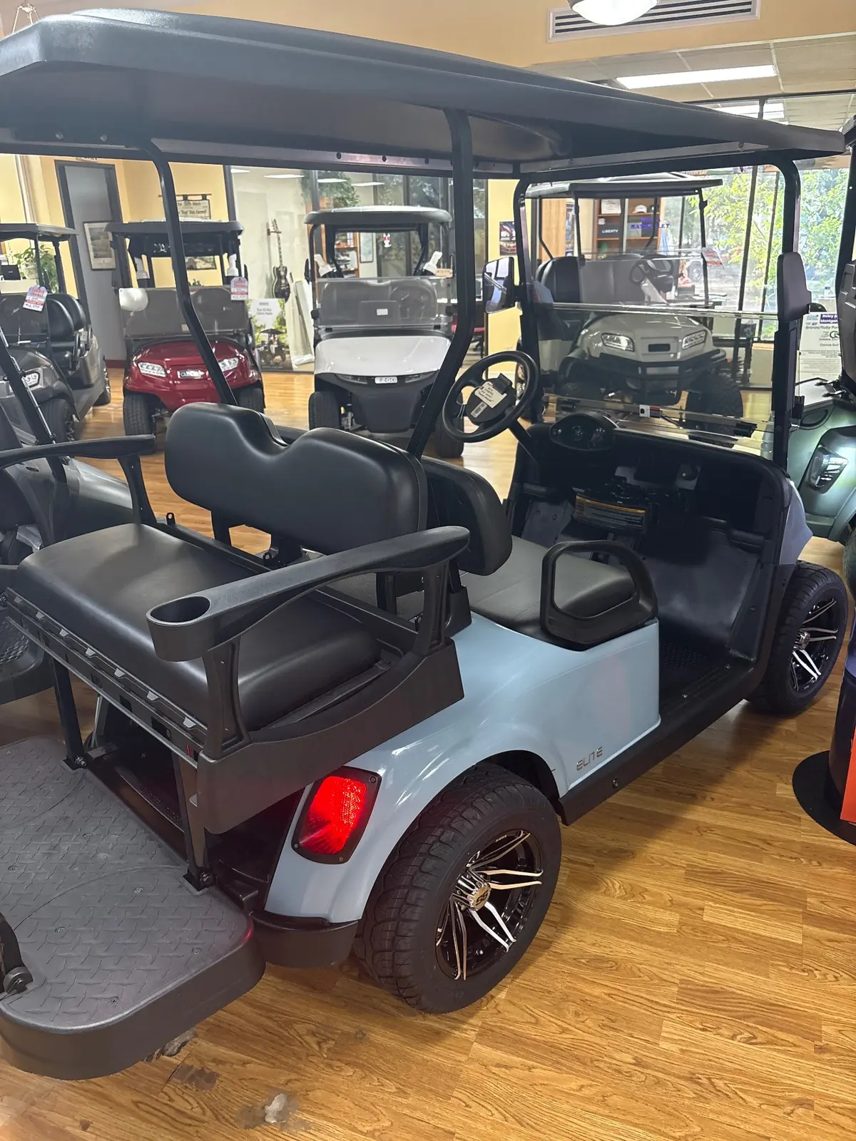 2023 E-Z-GO RXV ELiTE Lithium photo 3