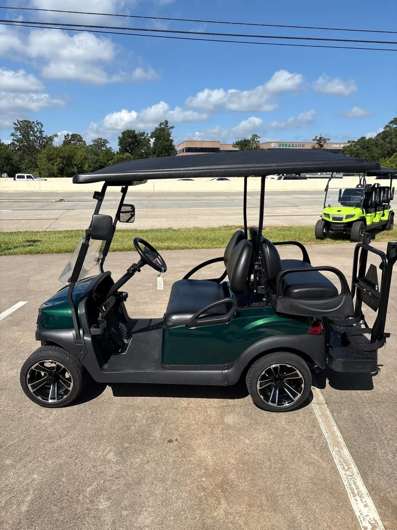 2018 Club Car Tempo 2+2 photo 2